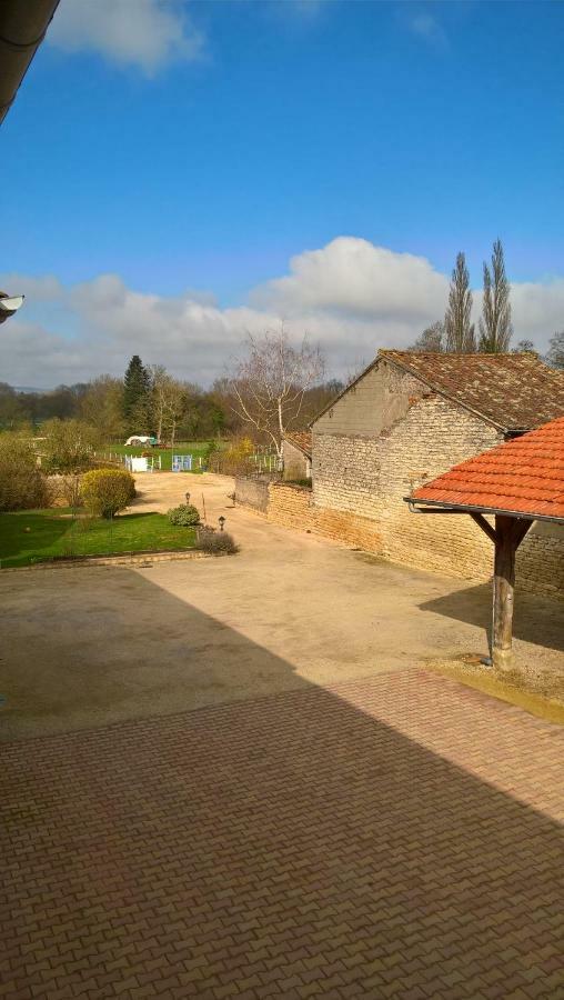 La Ferme Du Grand Faubourg Panzió Pont-de-Vaux Kültér fotó